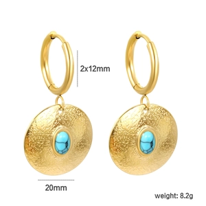 Vue détaillée des boucles d'oreilles turquoise plaquées or 18 carats avec dimensions