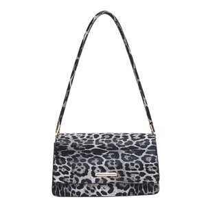 Chic leopard print underarm bag with gold metal clasp for a trendy autumn fashion look