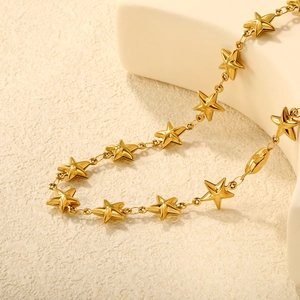 Collana in acciaio inossidabile placcato oro 18K con stelle vuote dal design minimalista moderno