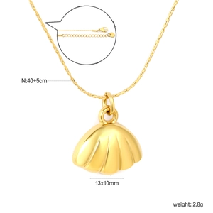 Detail view of gold shell pendant with 40+5cm adjustable chain and lobster clasp