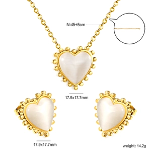 Macro detail of heart cat eye jewelry set with size dimensions and 45+5cm necklace chain