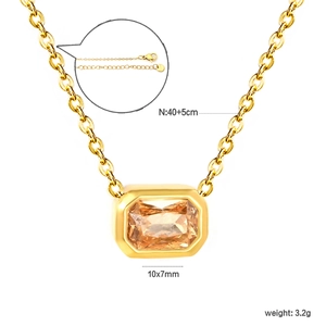 Detalle del collar de acero chapado en oro de 18K con medidas y peso especificados