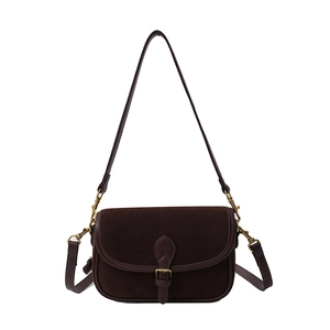 Retro dunkelbraune Satteltasche mit Wildleder-Finish und verstellbarem Riemen
