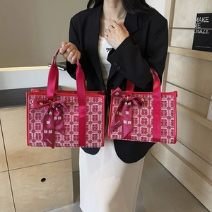 Borse da sposa rosse con jacquard tradizionale doppia felicità e fiocchi di raso