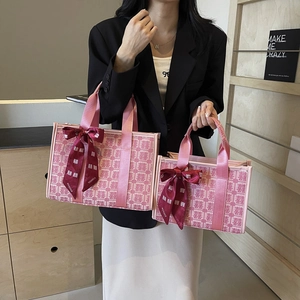 Set borse matrimonio cinesi rosa con motivo Xi e nastri di seta rossi con fiocco