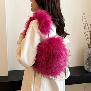 Herzförmige Schultertasche aus Nerzimitat in Rosarot für Damen Herbst und Winter