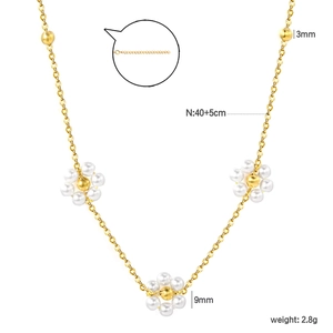 Detailweergave van parelbloemketting met maatspecificaties en gouden kettingafmetingen