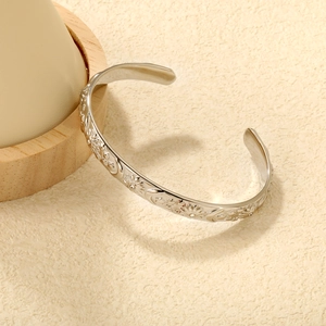 Bracelet jonc ouvert étoile lune soleil en acier avec zircons blancs et finition or 18K