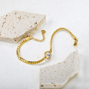 Elegantes goldenes Edelstahl-Schlangenarmband mit funkelndem rundem Zirkonia-Stein