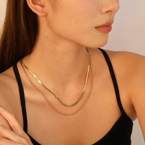 Collier double rang plaqué or 18 carats avec maille serpent et chaîne torsadée chic