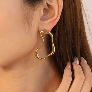 Boucles Oreilles Créoles Géométriques Irrégulières Acier Inoxydable Plaqué Or 18K Design Torsadé Exagéré Pour Femmes