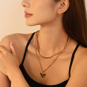 Collier double rang plaqué or 18 carats avec pendentif cœur et chaîne serpent plate chic