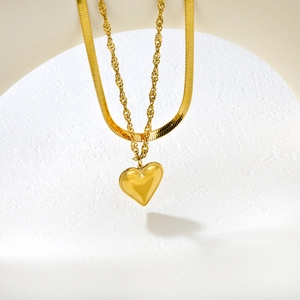 Collier double rang plaqué or 18K avec pendentif cœur 3D et chaîne serpent élégante