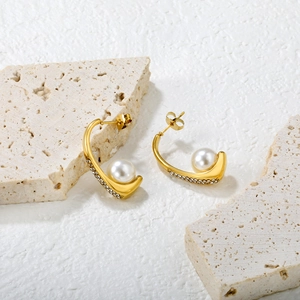 Elegant gold curved stainless steel earrings with sparkling crystals and large pearls