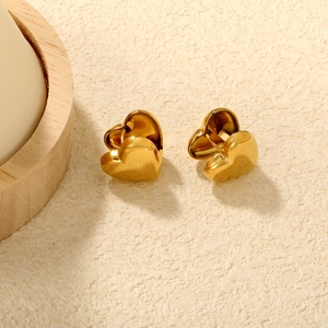 Minimalist 3D heart-shaped gold hoop earrings made of polished stainless steel for women