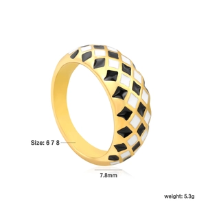 Dettagli delle misure dell'anello con larghezza 7,8 mm e taglie 6-8 su fascia a scacchi