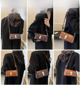 Détail du sac bandoulière vintage en cuir huilé avec fermoir métal et sangle nouée