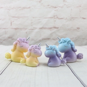 Huchas de unicornio con degradado en amarillo y azul para decoración de casa