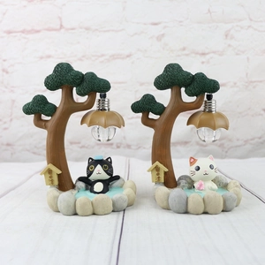 Japanese style hot spring cat night light ornament with miniature resin cats and trees