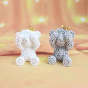 Cute bear ornaments with golden crowns for birthday cakes or car interior decoration