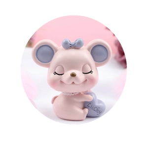 Figurine souris rose mignonne en résine avec cœur Lucky et nœud bleu pour tableau de bord
