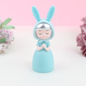 Décoration de gâteau fille lapin avec robe bleu clair et oreilles de lapin mignonnes