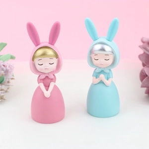 Figurine De Fille En Prière Mignonne Avec Oreilles De Lapin Résine Dessin Animé Ornement De Bureau Décoration Gâteaux