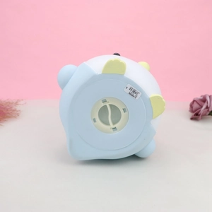 Hucha de pingüino azul con tapón giratorio en la base para ahorrar monedas