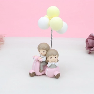 Figurines de couple en résine sur moto rose avec ballons pour gâteau ou décor de voiture