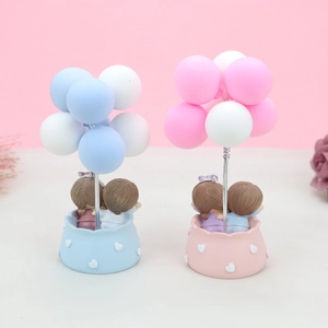 Détails de figurines de couple en résine rose et bleue avec porte-notes ballon et socles cœur