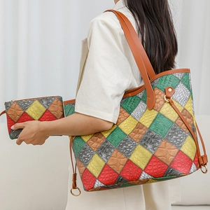 Ensemble sac cabas en cuir patchwork multicolore avec pochette et texture crocodile