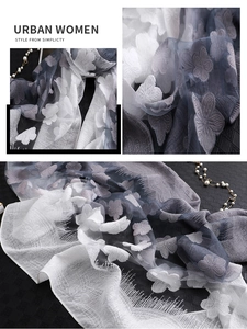 Détail d'une écharpe en soie élégante avec broderie florale et bords à franges