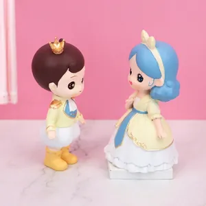 Cute resin Little Prince and Princess figurines for car dashboard and cake decoration