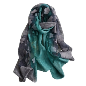Élégant châle long dégradé gris-violet et sarcelle avec motif jacquard floral