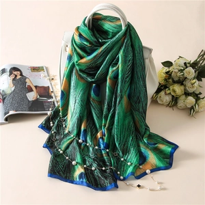 Écharpe de protection solaire en soie avec imprimé plume de paon vert pour femme