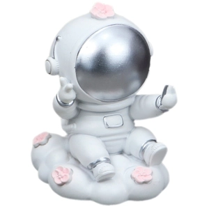 Kreative Astronauten-Figur mit rosa Blumen auf Wolkenbasis in Selfie-Pose