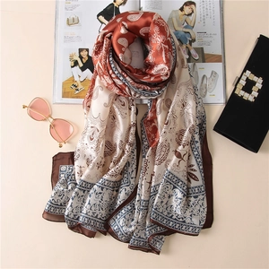 Écharpe élégante en soie avec motif paisley rouge rouille et bleu marine pour femme