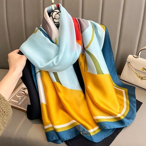 Sciarpa in Raso da Donna Grande Scialle Stampa Floreale Astratta Avvolgimento Protezione Solare Beach Sarong Viaggio Elegante Pashmina