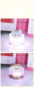Gros plan de la veilleuse LED cochon mignon montrant la texture en silicone et lueur