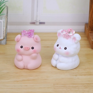 Veilleuses décoratives mignonnes cochon et shiba inu sur bureau en bois pour maison