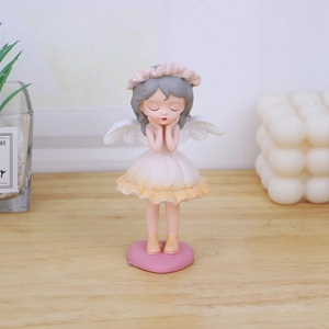 Figurine d'ange mignonne avec base en cœur pour décoration de bureau et chambre