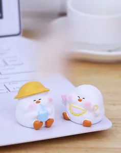 Cute resin bird figurines for desk or car dashboard decoration in a two-piece set