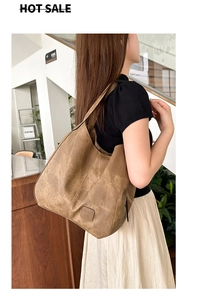 Close-up of vintage brown large capacity tote bag with embossed JINGPIN logo detail