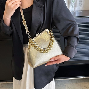 Golden textured chain handbag in shiny metallic faux leather with crossbody strap