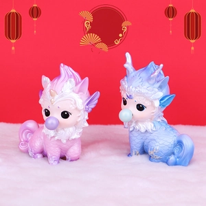 Figuras de dragón chino de la fortuna en rosa y azul con decoro tradicional