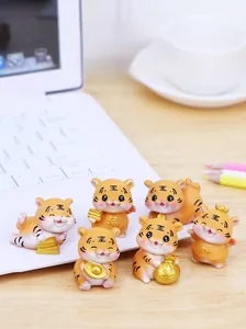 Set aus 6 Mini-Tigerfiguren aus Harz mit Goldbarren und Glücksbeuteln für den Schreibtisch