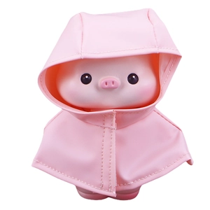 Linda figura de cerdito rosa con chubasquero extraíble para decoración de escritorio