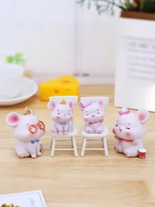 Lot de 4 figurines de souris roses en résine avec chaises miniatures pour bureau