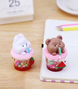 Mini figurines en résine de lapin et d'ours sur tasses bubble tea pour déco de bureau
