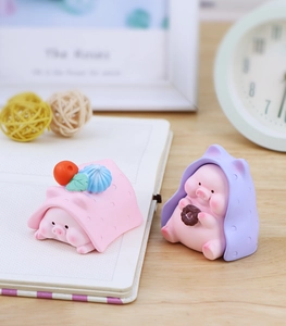 Cute pink pig resin figurines with blanket and donut detail for desk or car decoration